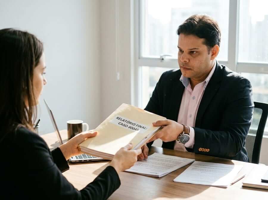 Entrega de relatório de investigação